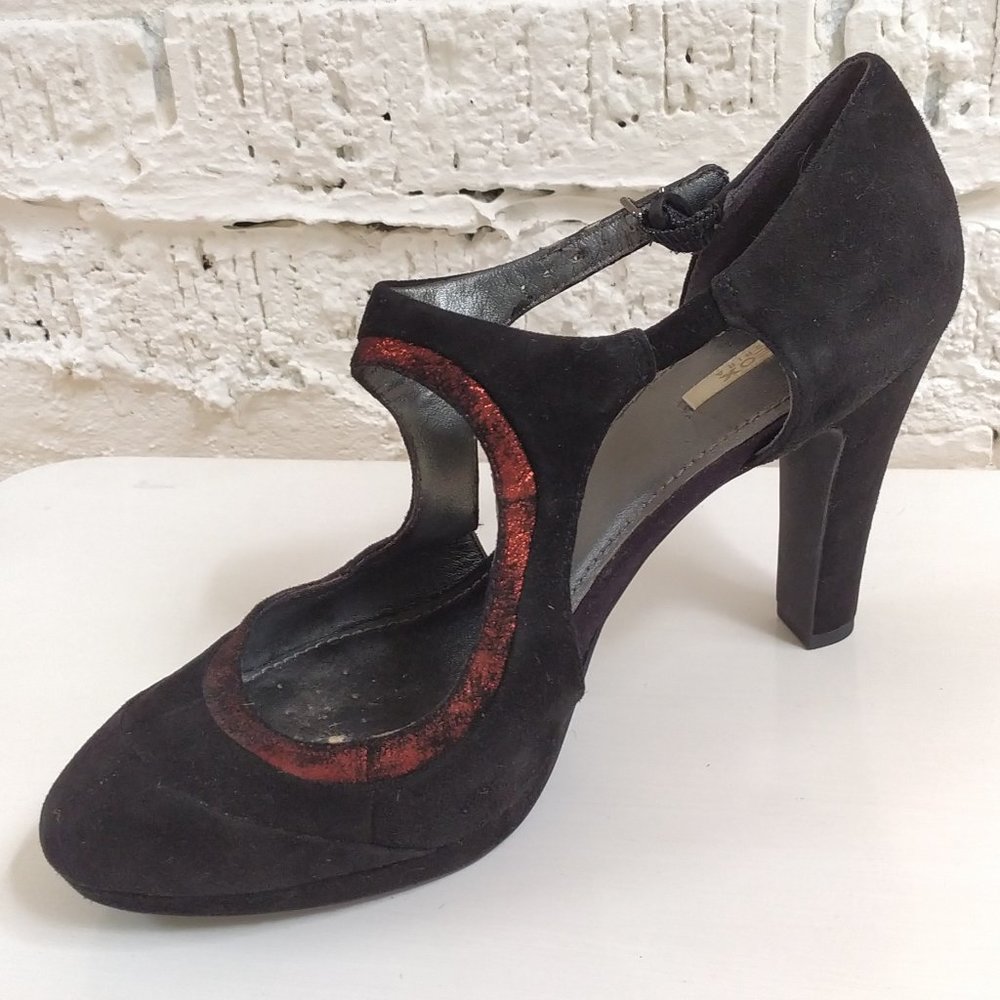 SUEDE MARY JANE HEELS